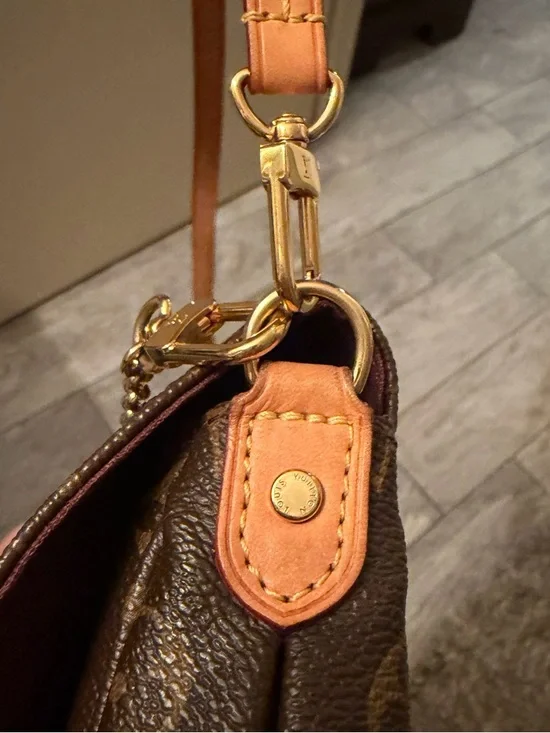 Louis Vuitton Monogram Favorite MM - Picture 4 of 11